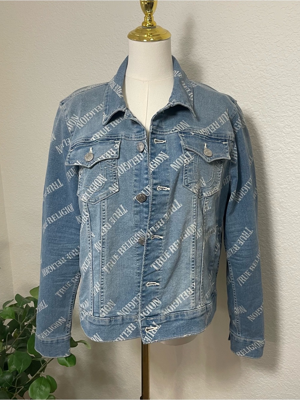 True Religion Relaxed Trucker Jacket Women’s Light Wash Denim Jacket